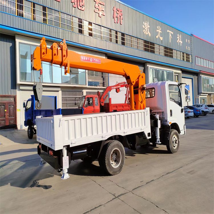 黄大仙区三轮随车吊定制 农用改装机自备吊中瑞长期出售